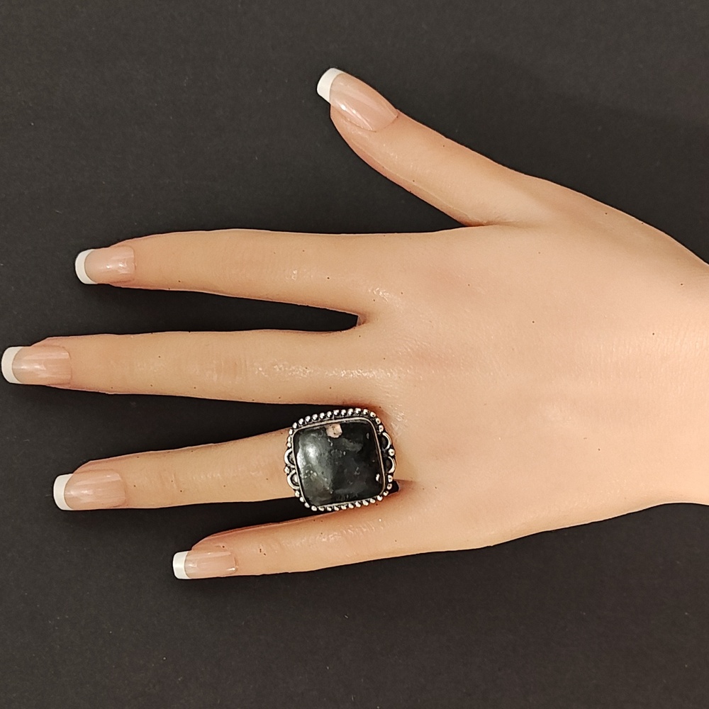 Ghost Crystal (Quartz) Gemstone Ring - Size 6 1/4 - Picture 6 of 8